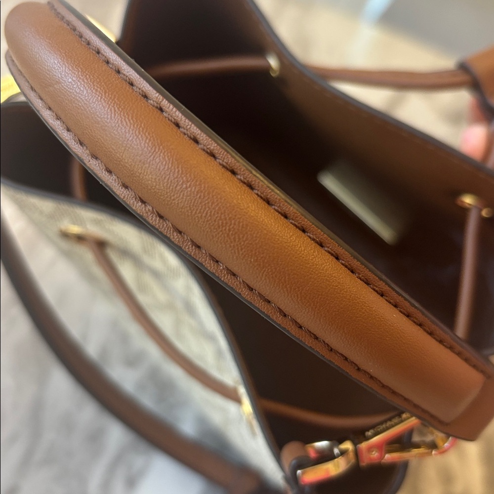 Michael Kors Monogram Cream and Brown Shoulder Bag - Picture 4 of 5